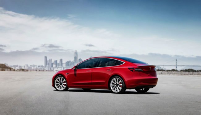 Автомобиль Tesla Model 3